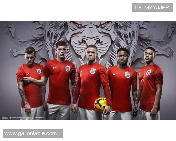 足球明星与国内女星亲密合照展现魅力瞬间引发粉丝热议