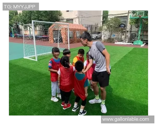 路人如何通过日常生活与足球明星建立联系的有趣故事与经历分享