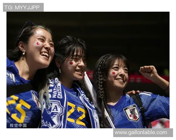 足球明星短袖造型大赏女球迷必看时尚搭配与运动风潮解析 足球明星短袖造型大赏女球迷必看时尚搭配与运动风潮解析